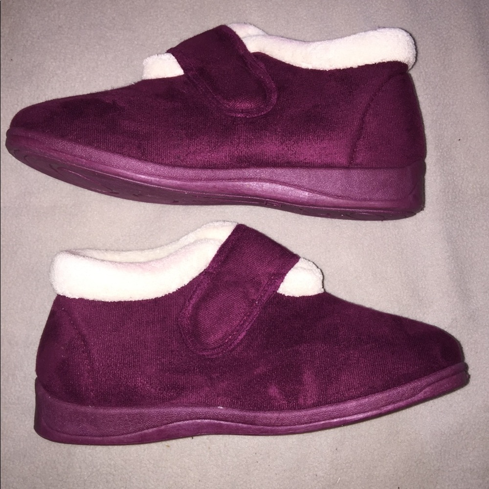 Slippers - Picture 2 of 5